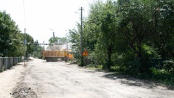 Асфальтирование участка дороги проходит в селе Бурлацком
