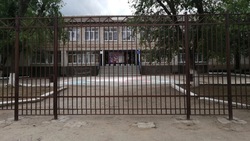 Вокруг школы в Благодарненскогом округе установили безопасное ограждение